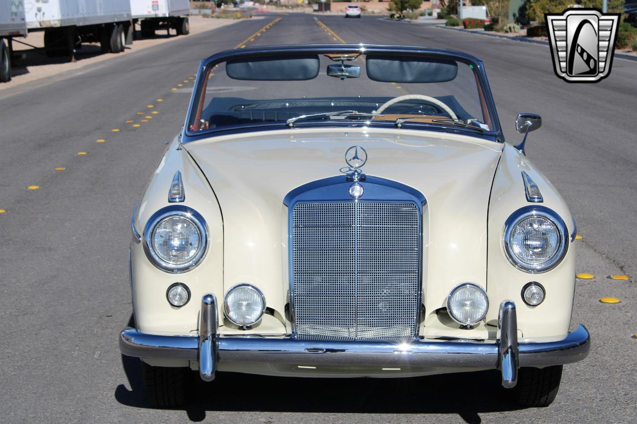 1960 Mercedes - Benz 220S