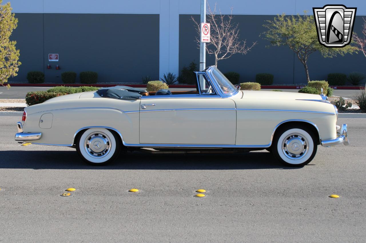 1960 Mercedes - Benz 220S