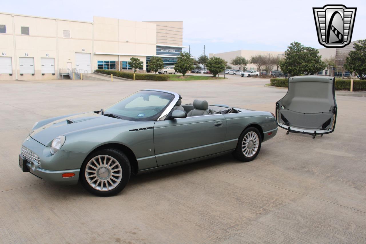 2004 Ford Thunderbird