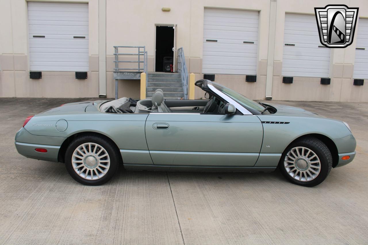 2004 Ford Thunderbird