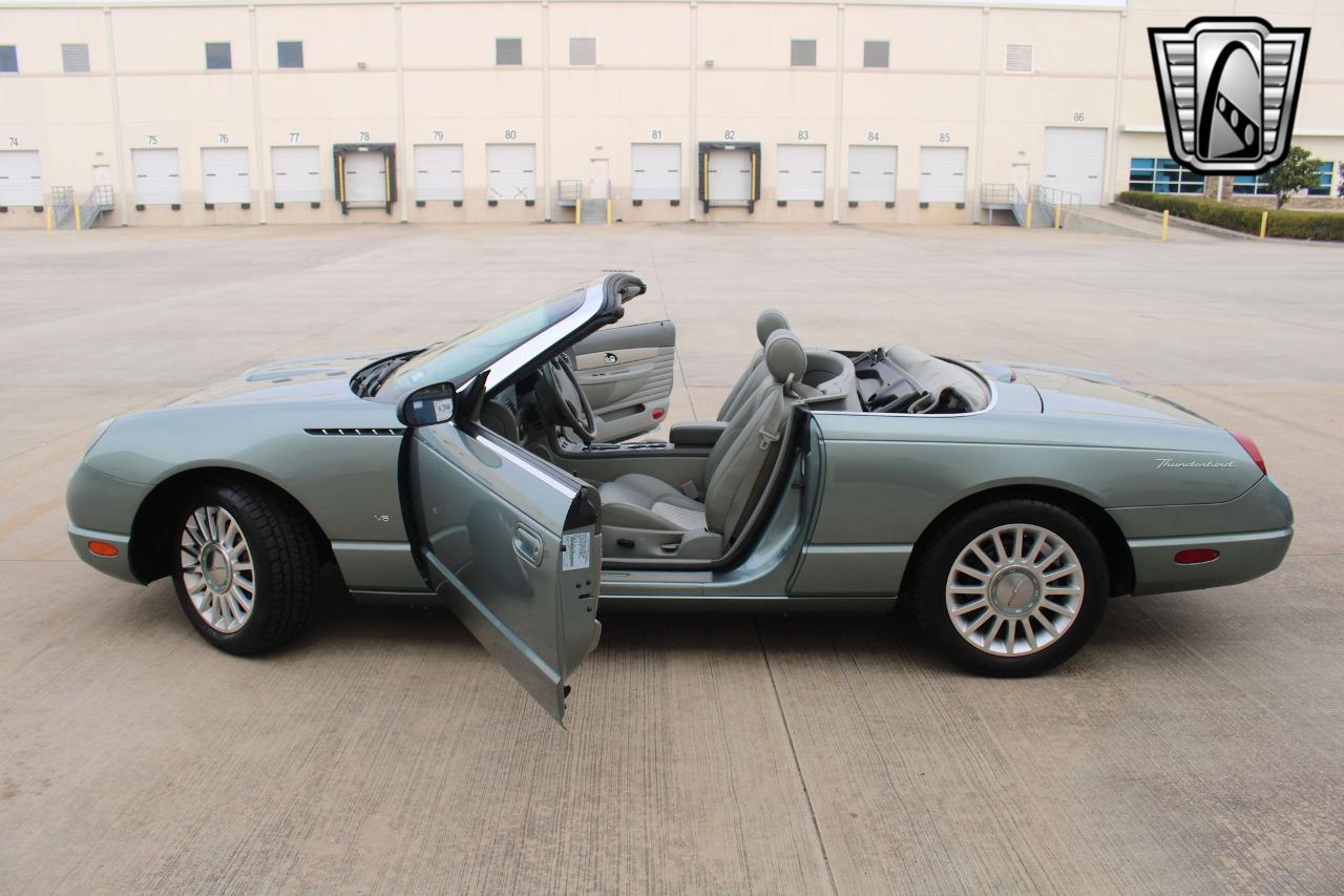 2004 Ford Thunderbird