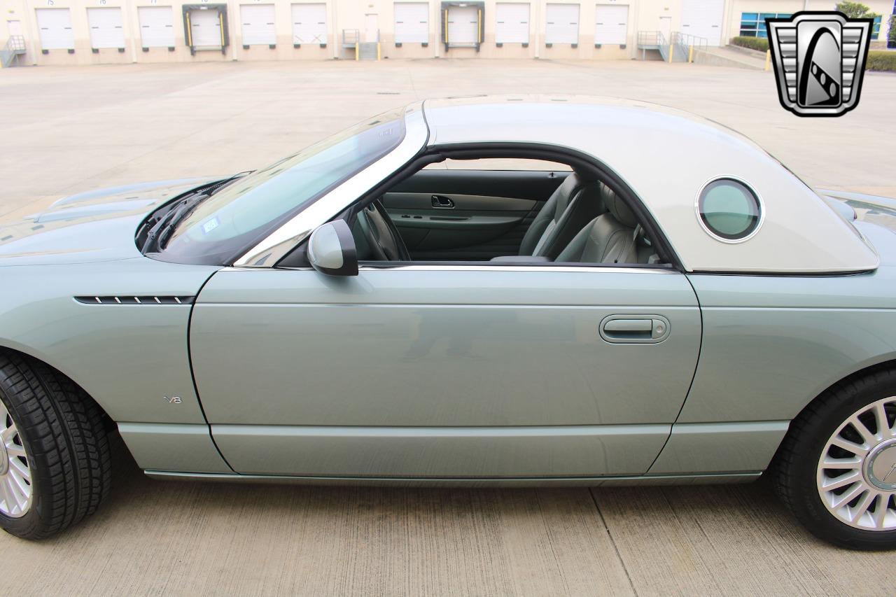 2004 Ford Thunderbird