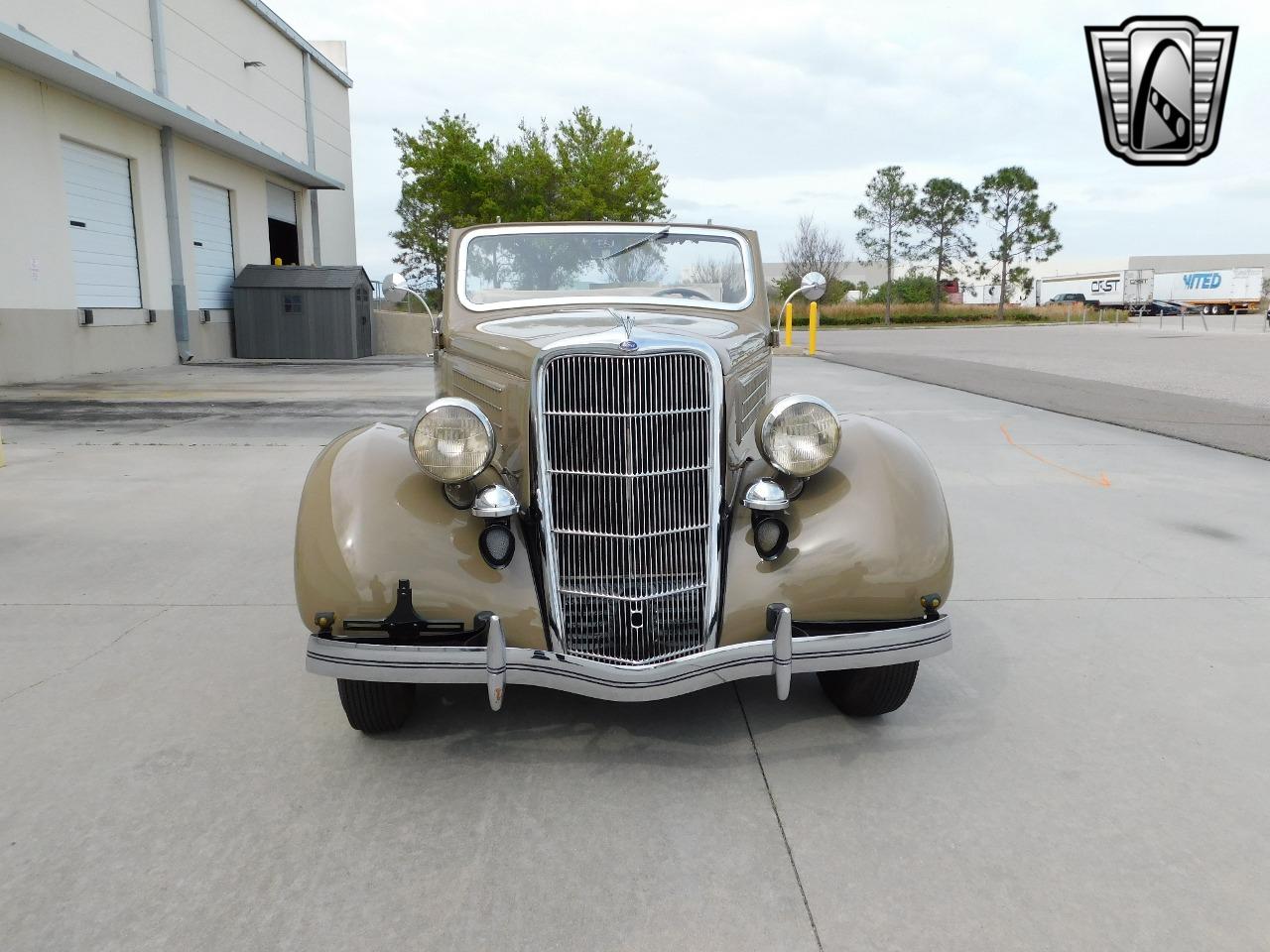 1935 Ford Model 48