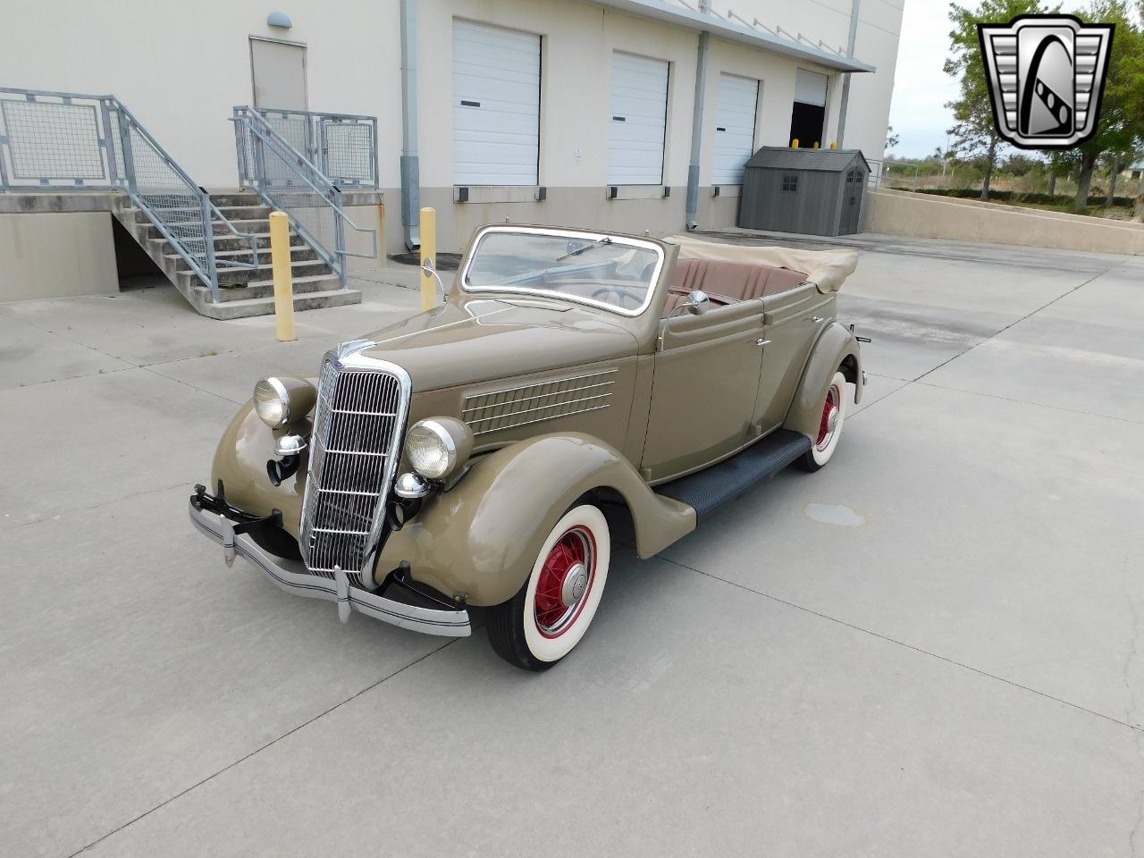 1935 Ford Model 48