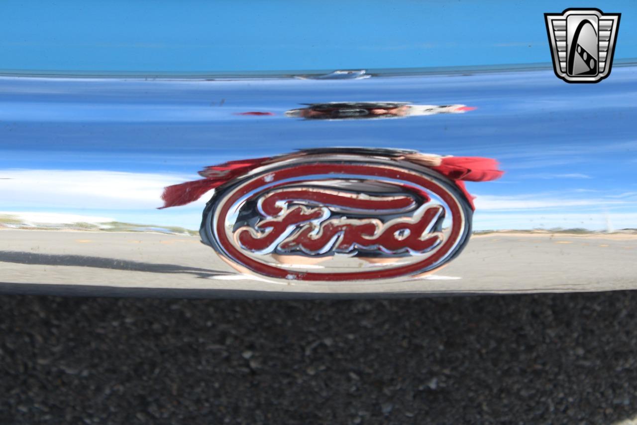 1947 Ford Super Deluxe