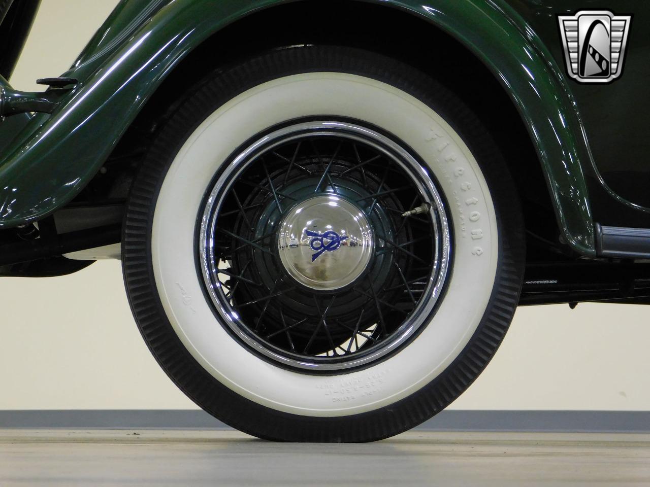 1934 Ford Deluxe