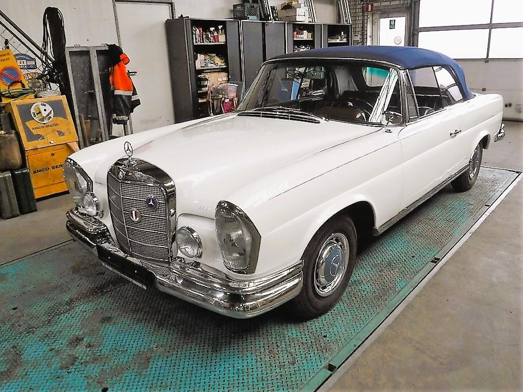 1963 Mercedes - Benz 220SE Cabrio