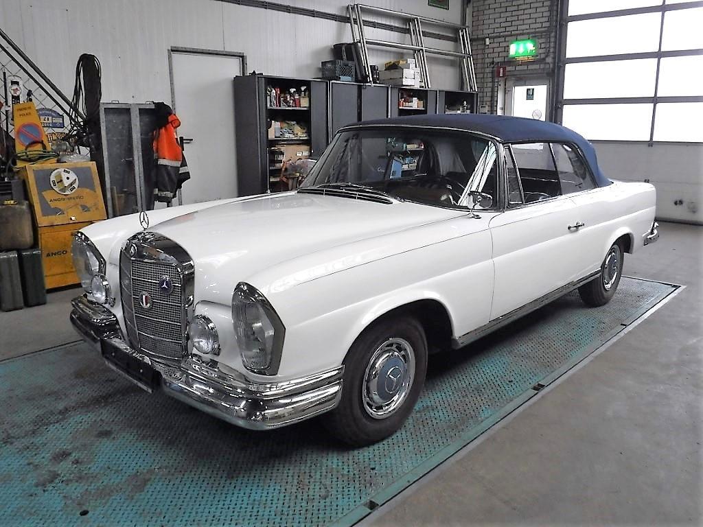 1963 Mercedes - Benz 220SE Cabrio