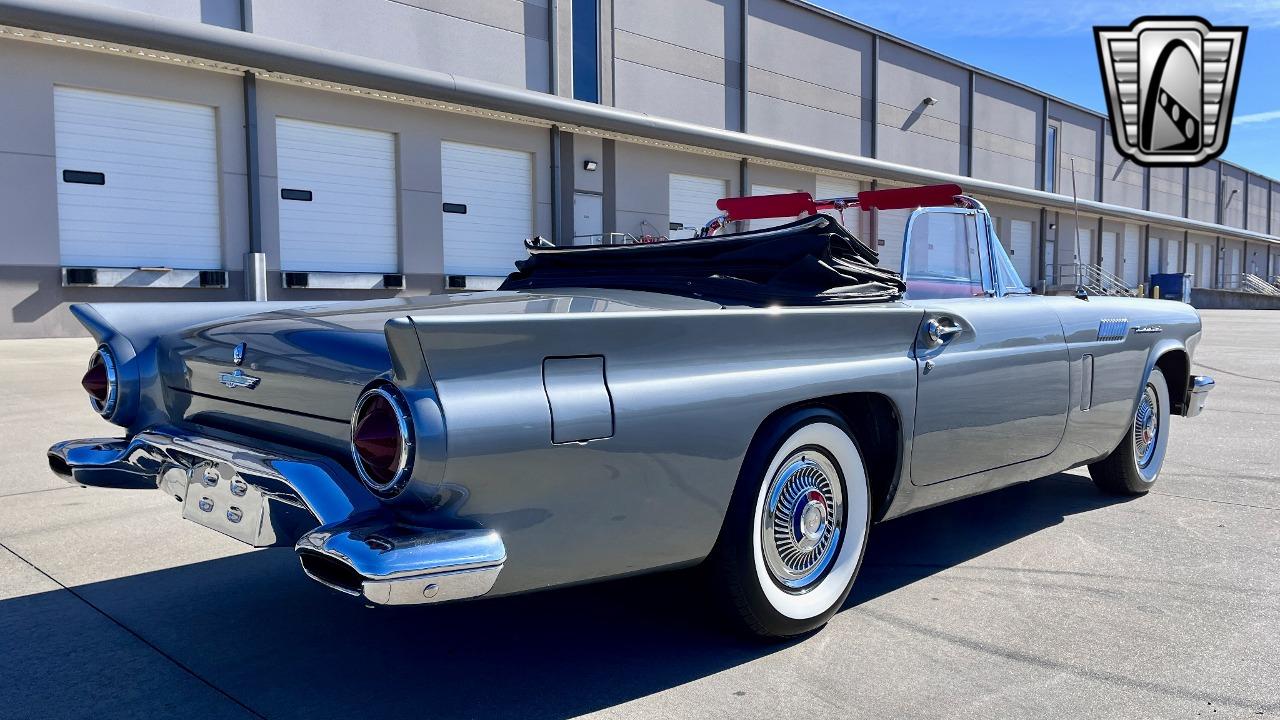 1957 Ford Thunderbird