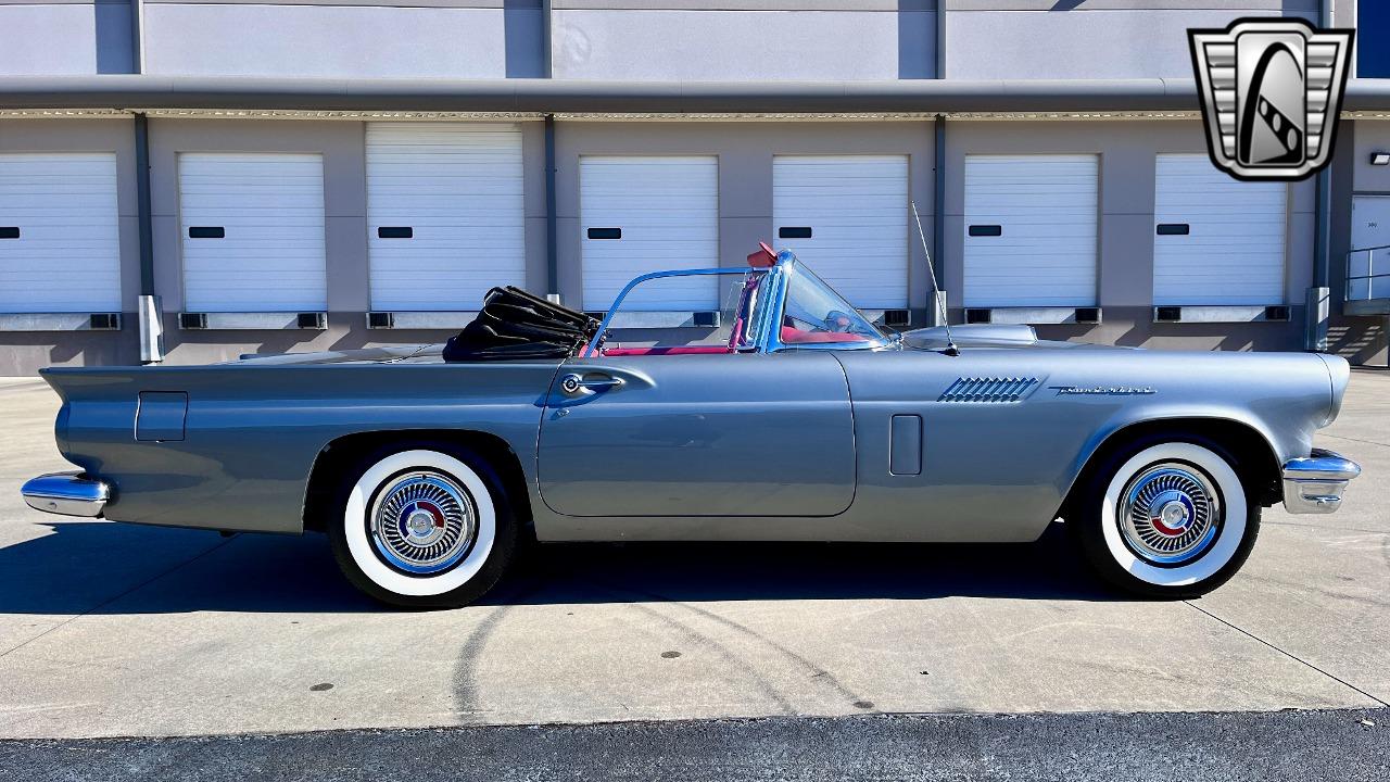 1957 Ford Thunderbird