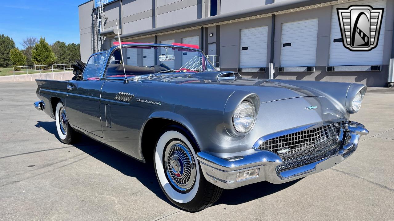 1957 Ford Thunderbird