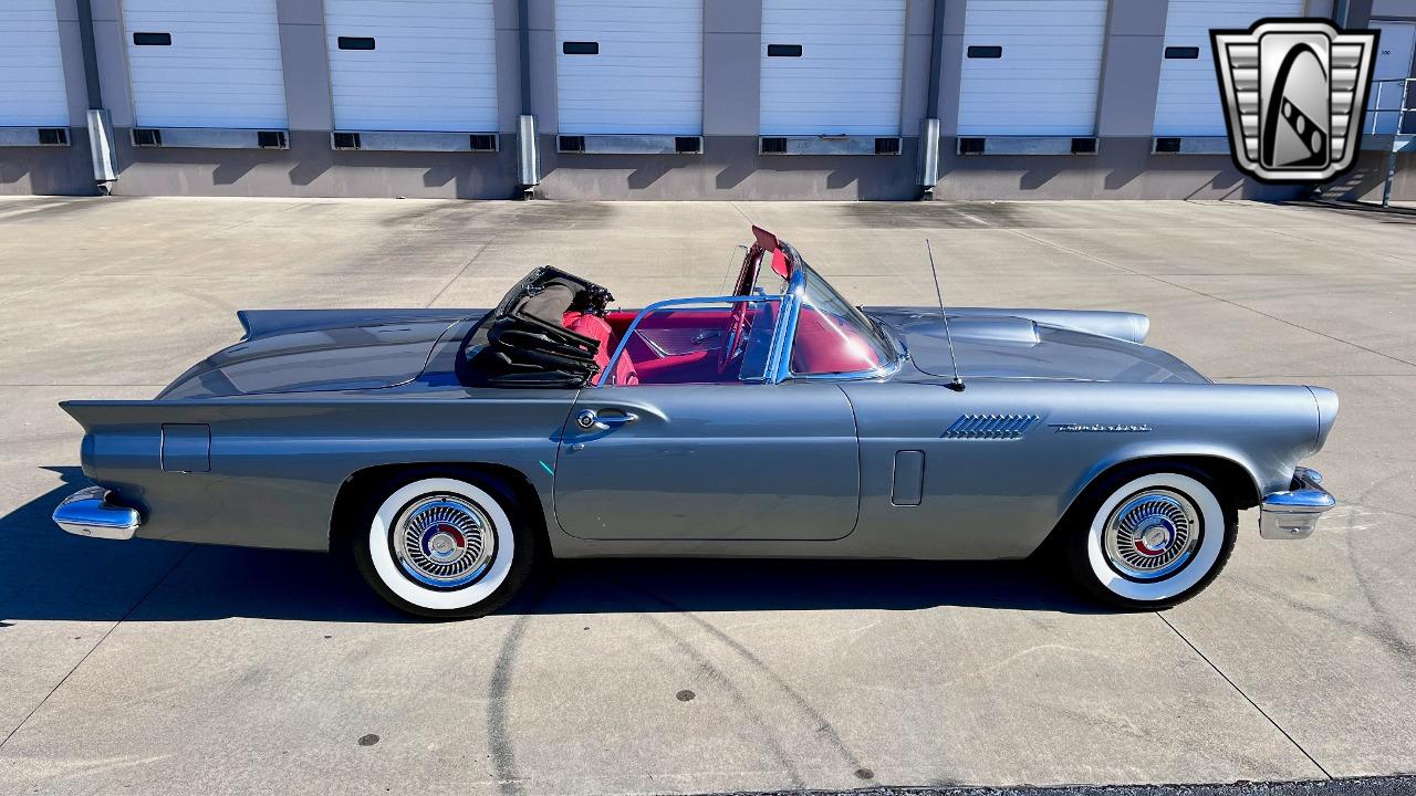 1957 Ford Thunderbird