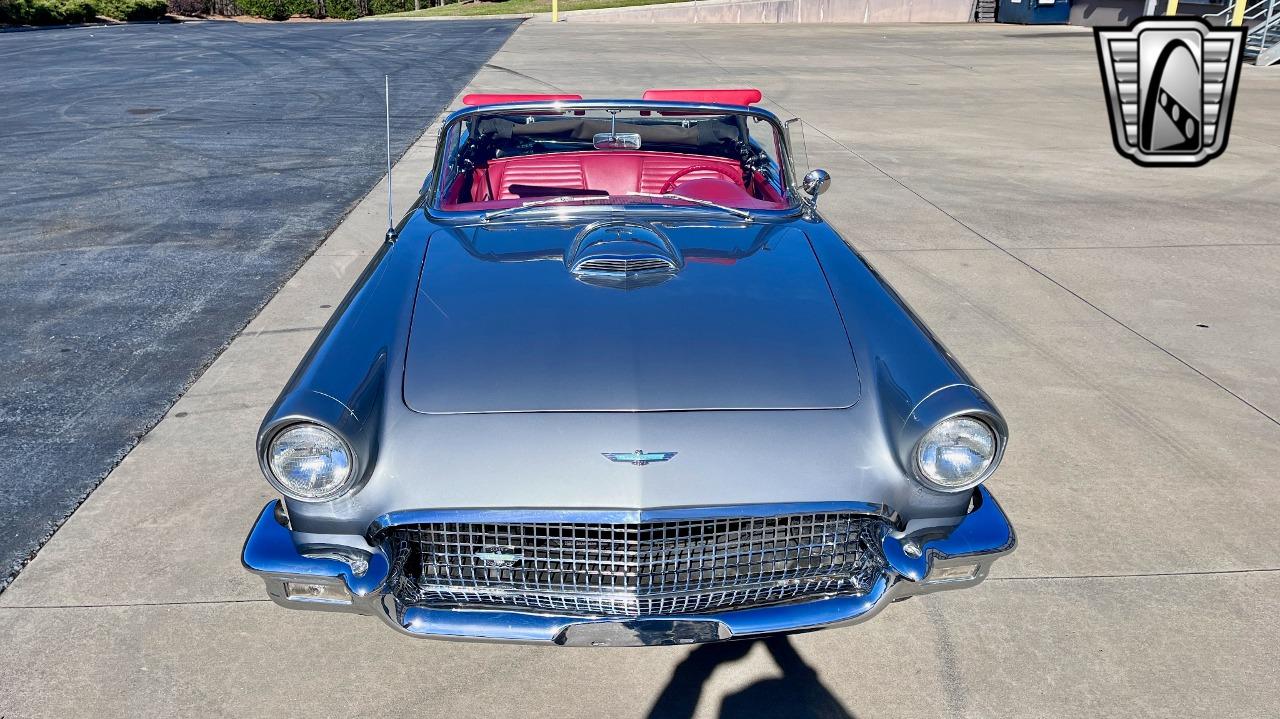 1957 Ford Thunderbird