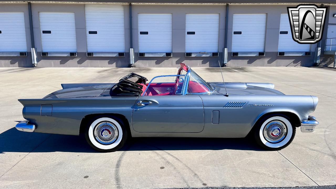 1957 Ford Thunderbird