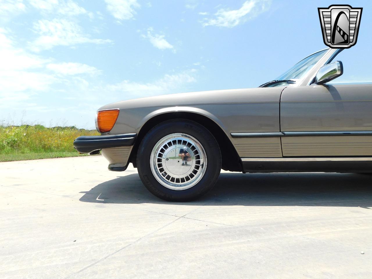 1987 Mercedes - Benz 560SL