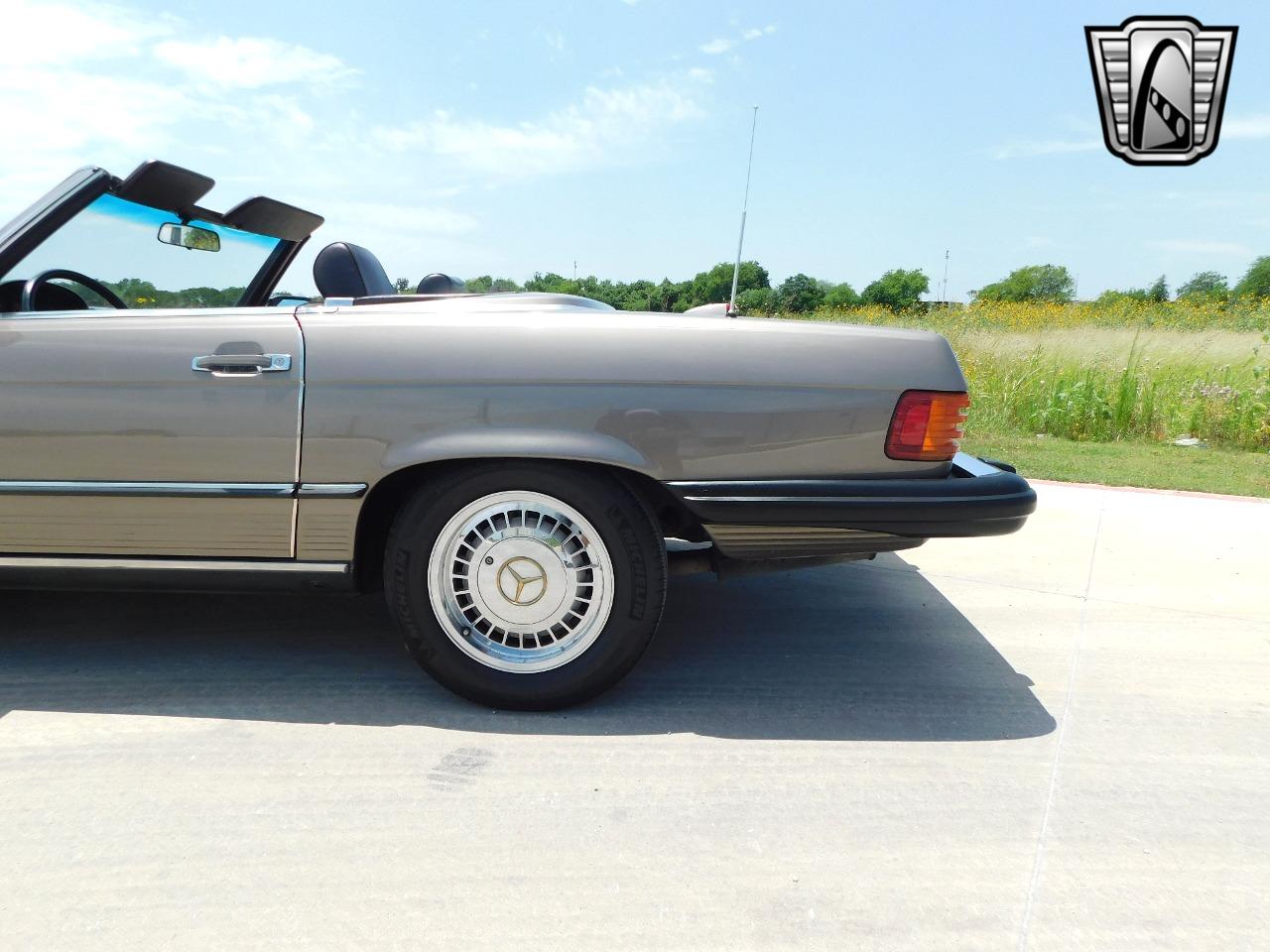 1987 Mercedes - Benz 560SL