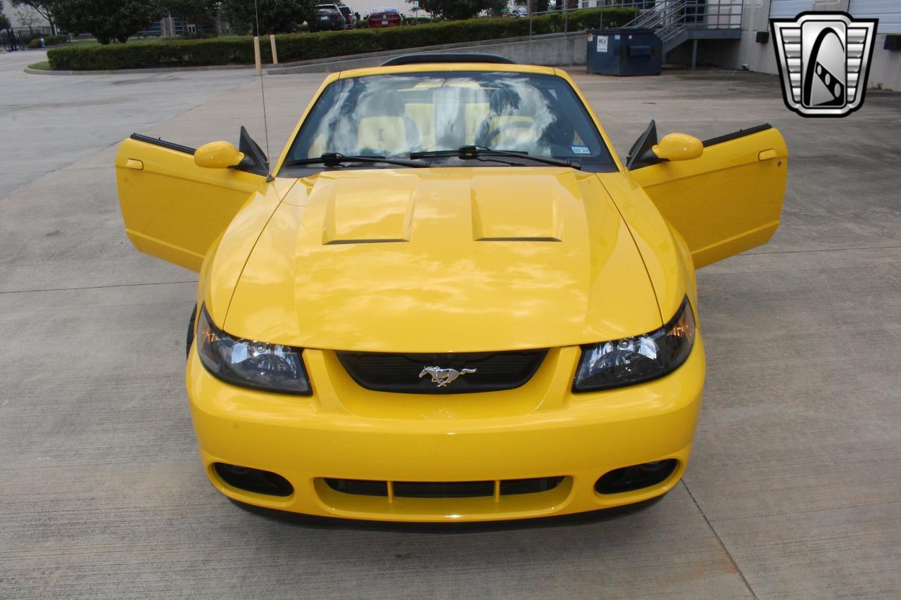 2004 Ford Mustang