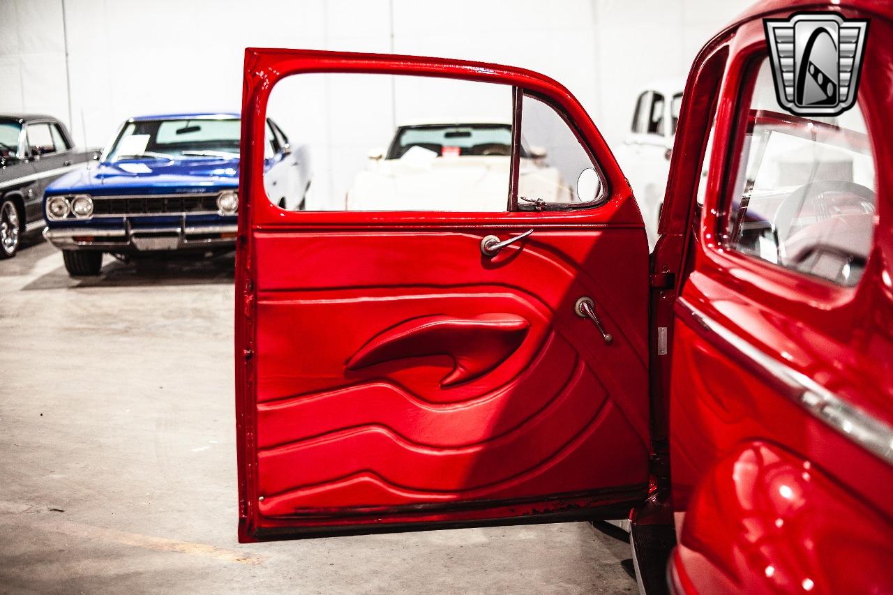 1947 Ford Deluxe