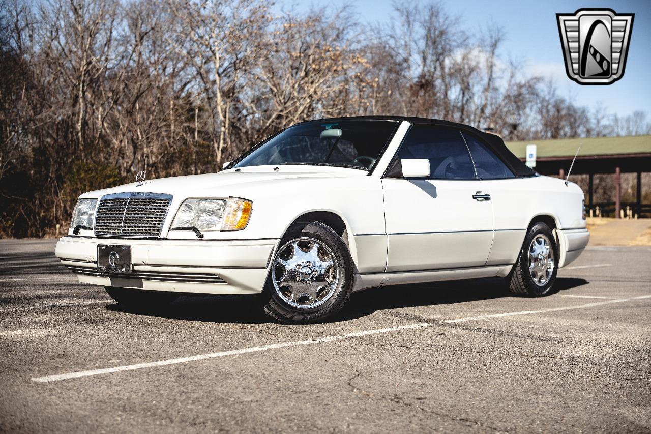 1995 Mercedes - Benz E320