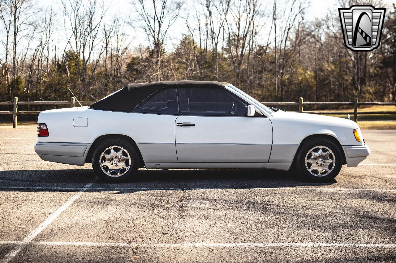 1995 Mercedes - Benz E320