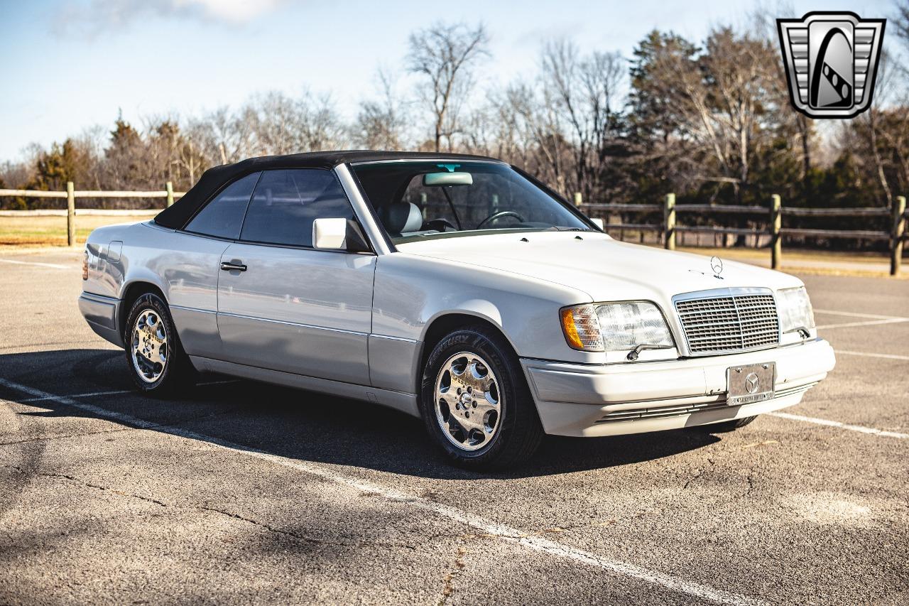 1995 Mercedes - Benz E320