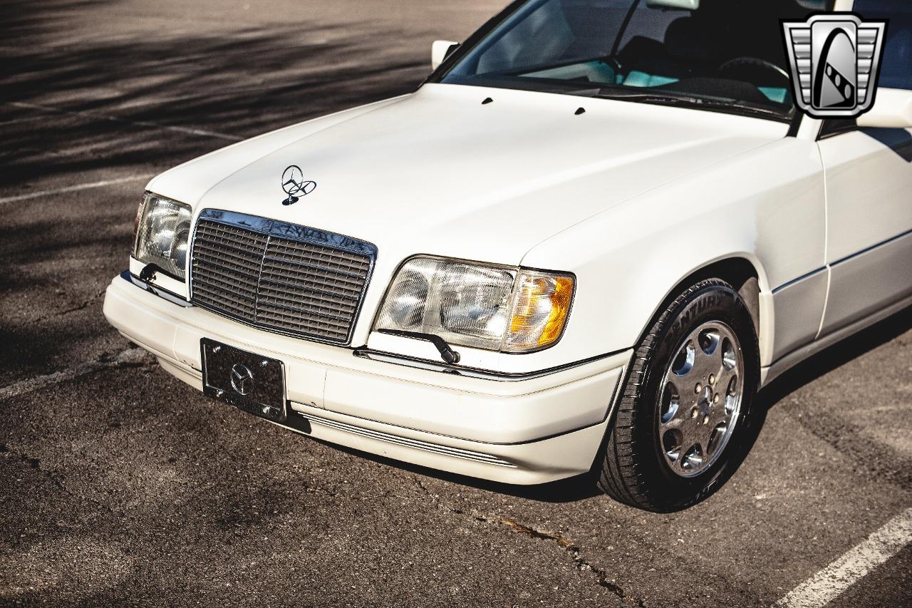 1995 Mercedes - Benz E320