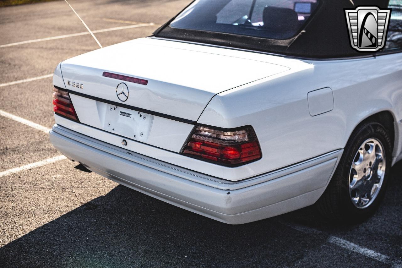 1995 Mercedes - Benz E320