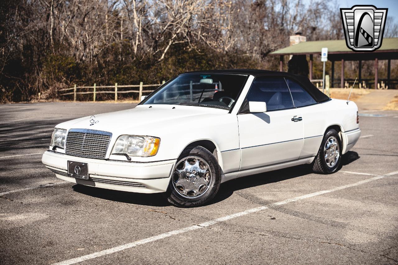 1995 Mercedes - Benz E320