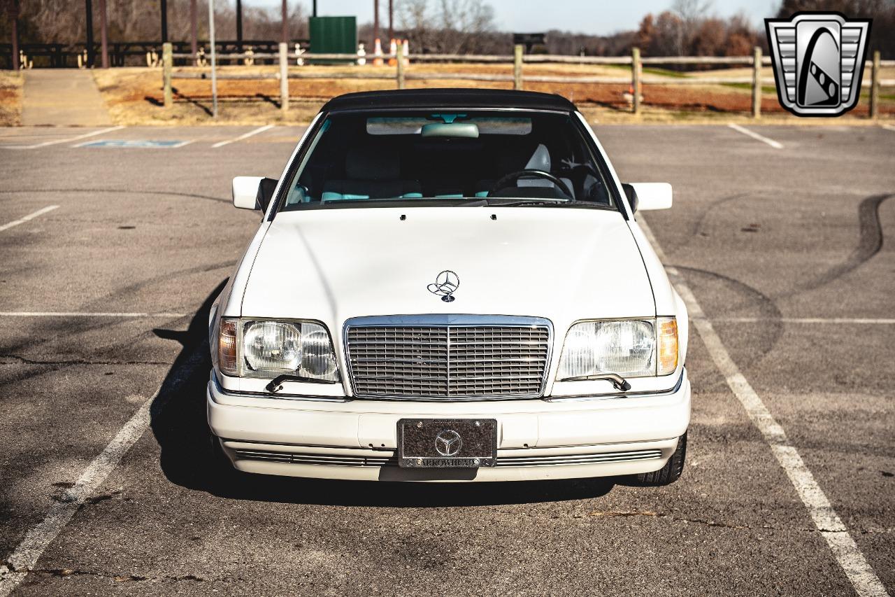 1995 Mercedes - Benz E320