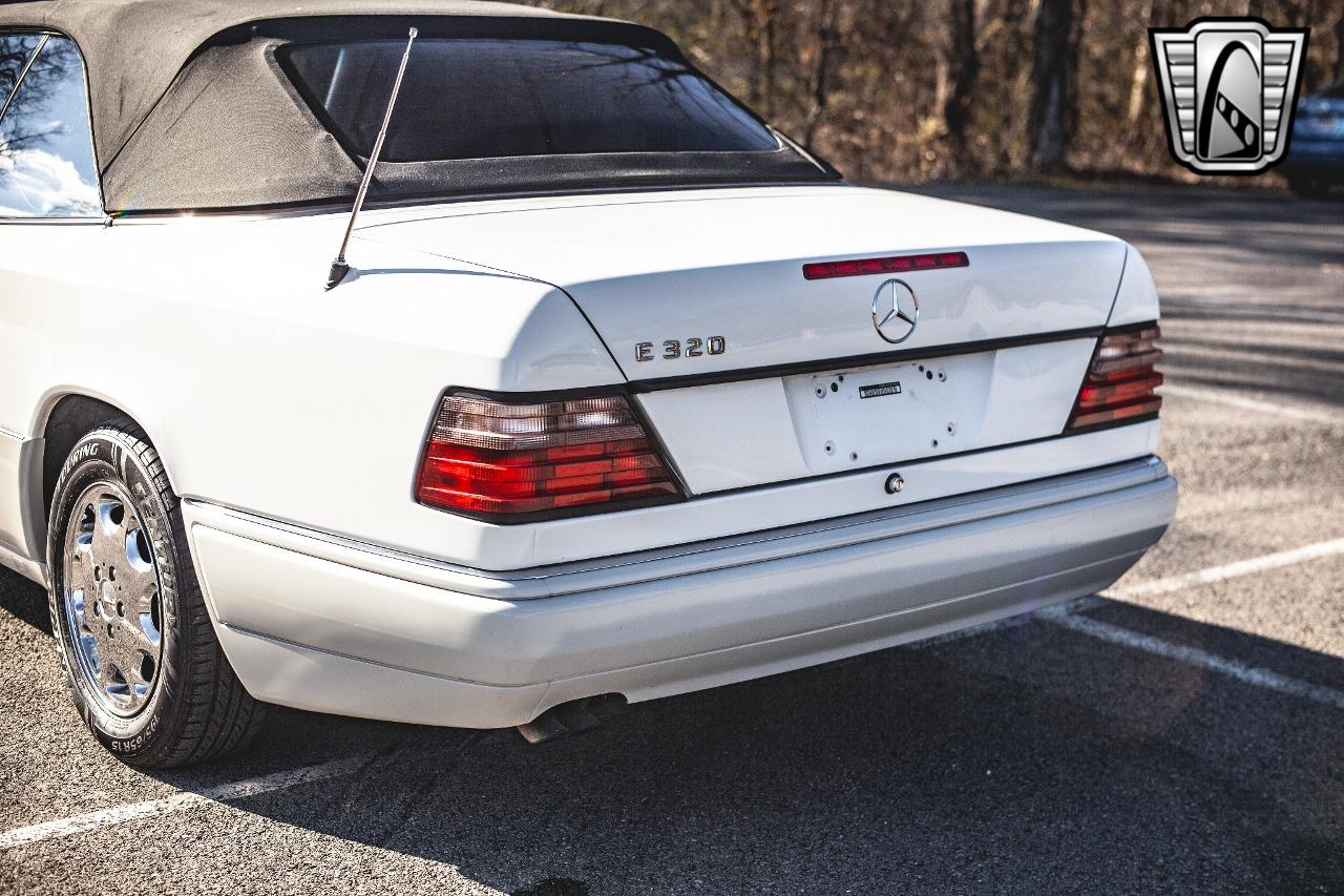 1995 Mercedes - Benz E320