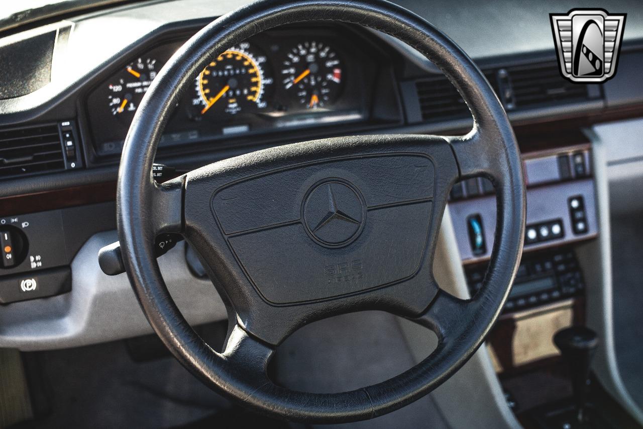 1995 Mercedes - Benz E320