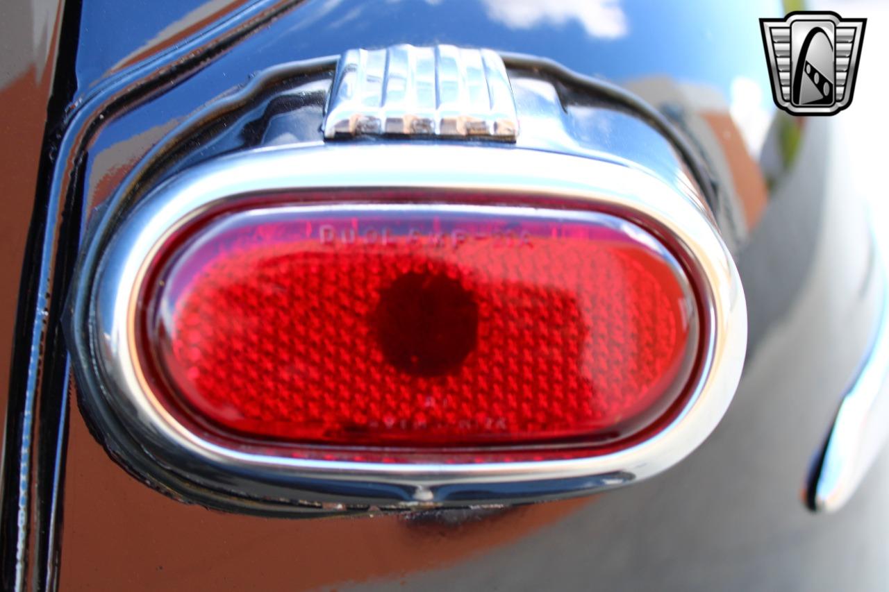 1948 Ford Deluxe