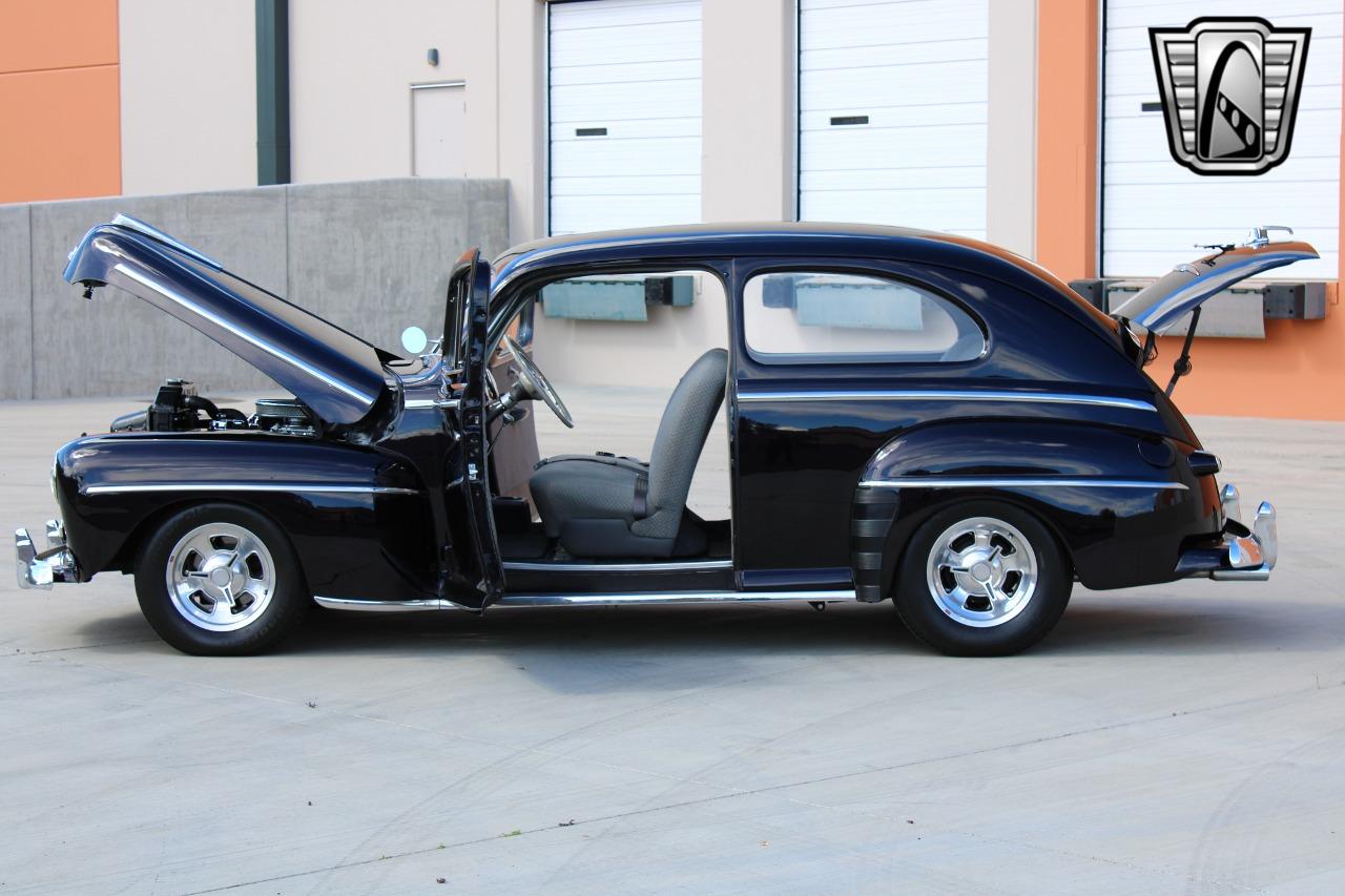 1948 Ford Deluxe