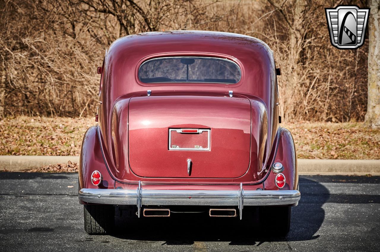 1936 Pontiac Sedan