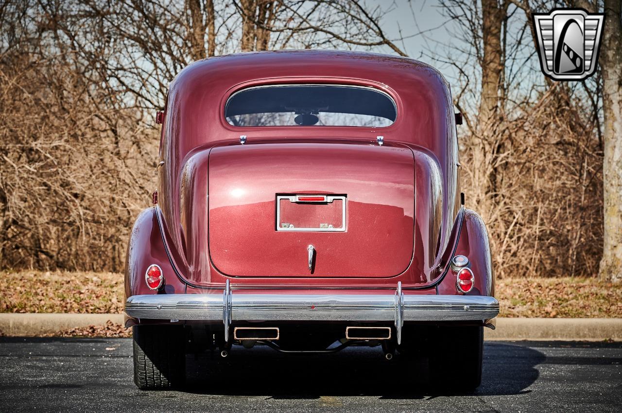 1936 Pontiac Sedan