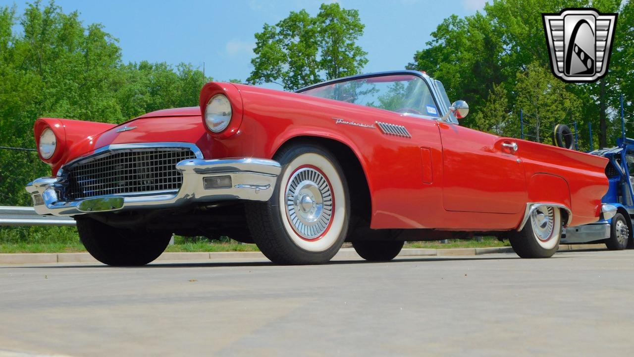 1957 Ford Thunderbird