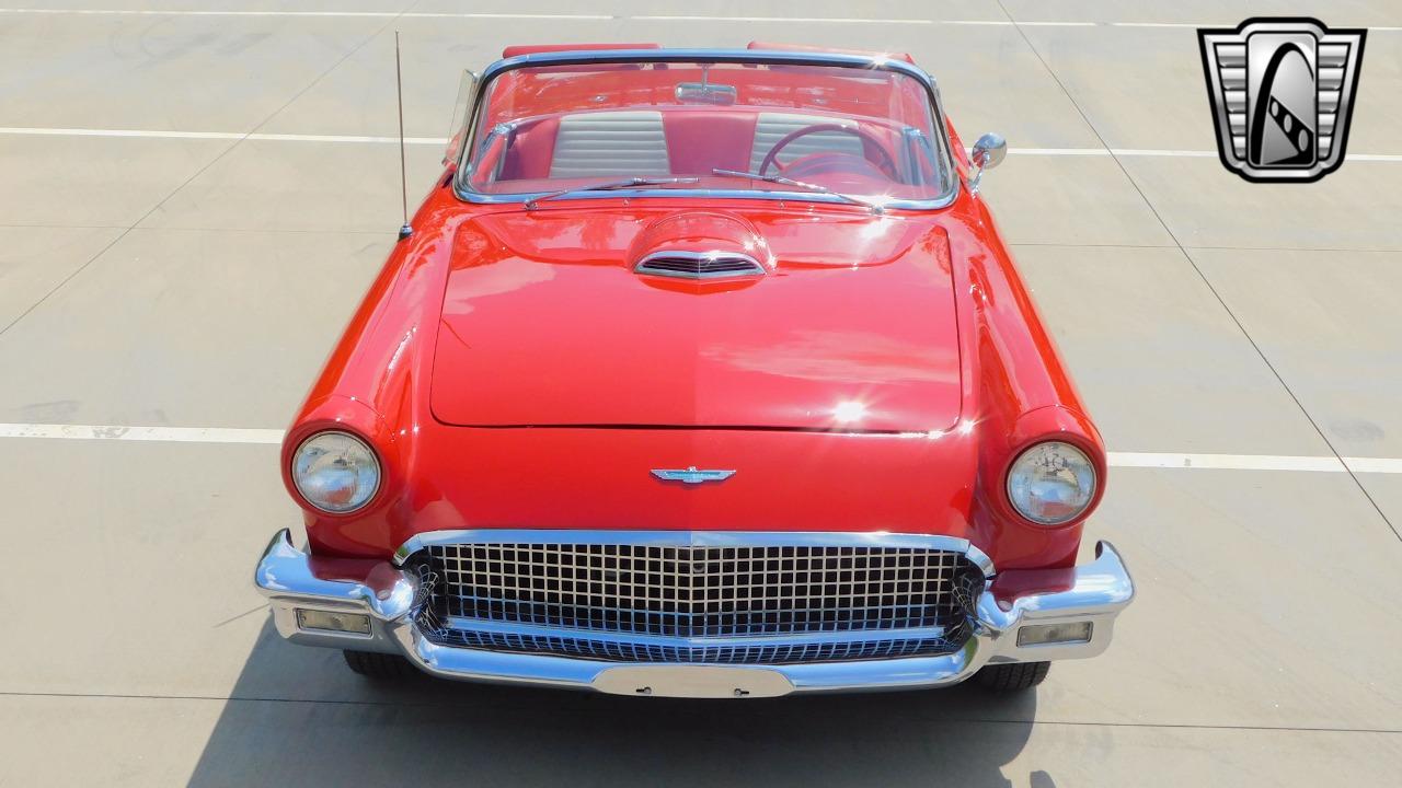 1957 Ford Thunderbird