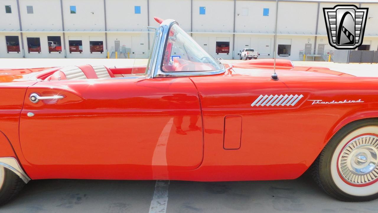 1957 Ford Thunderbird