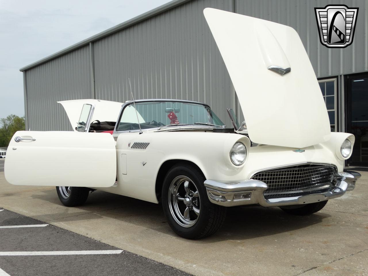 1956 Ford Thunderbird