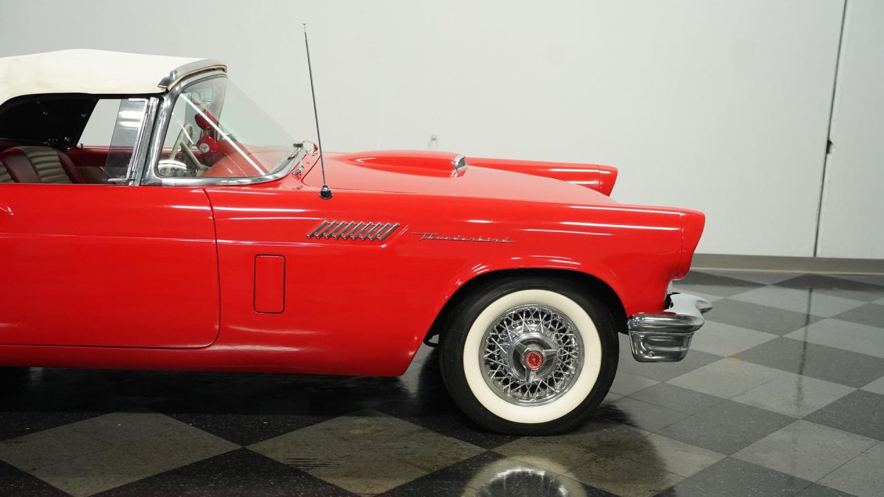 1957 Ford Thunderbird