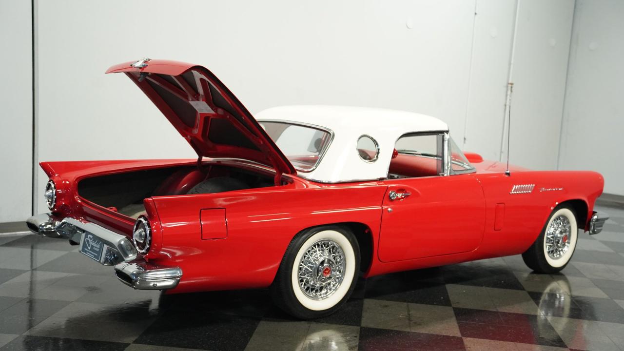 1957 Ford Thunderbird