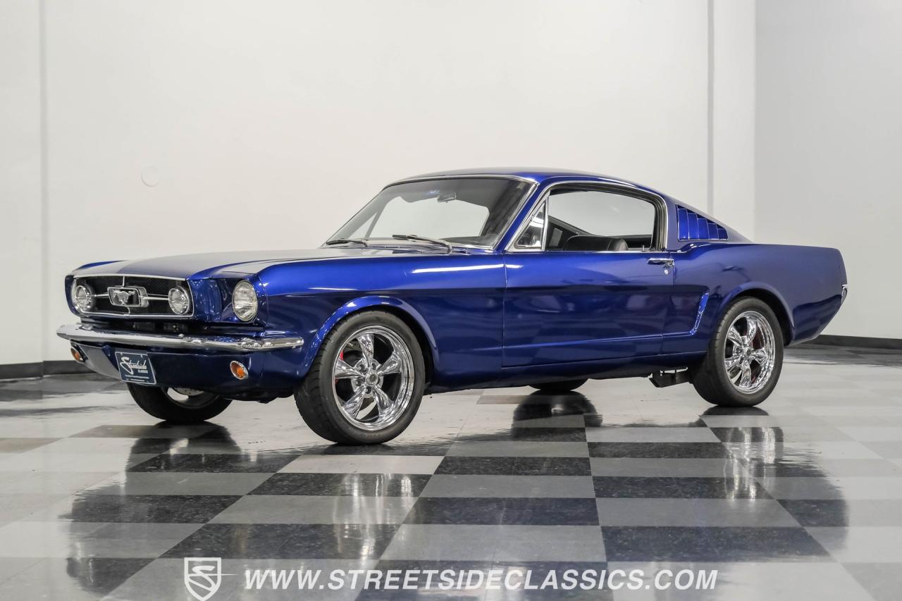 1965 Ford Mustang 2+2 Fastback Restomod