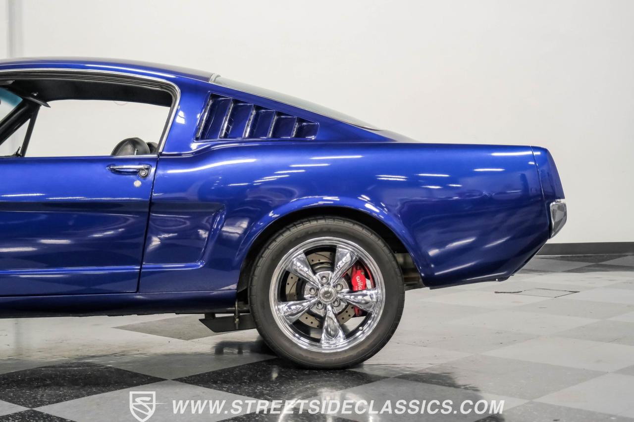 1965 Ford Mustang 2+2 Fastback Restomod