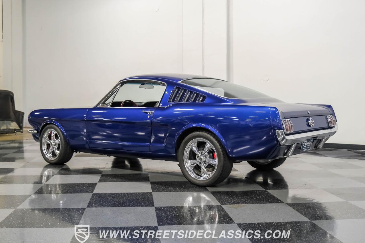 1965 Ford Mustang 2+2 Fastback Restomod