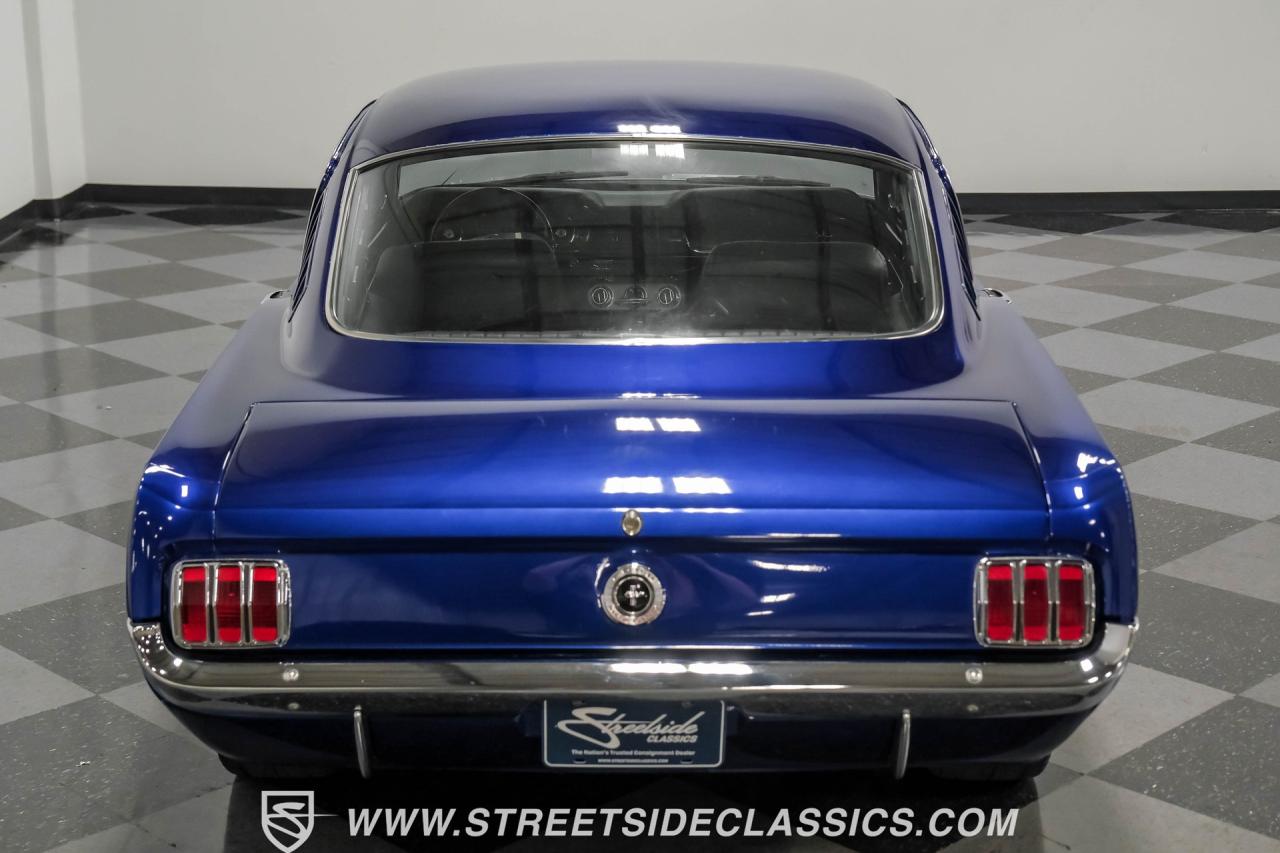 1965 Ford Mustang 2+2 Fastback Restomod