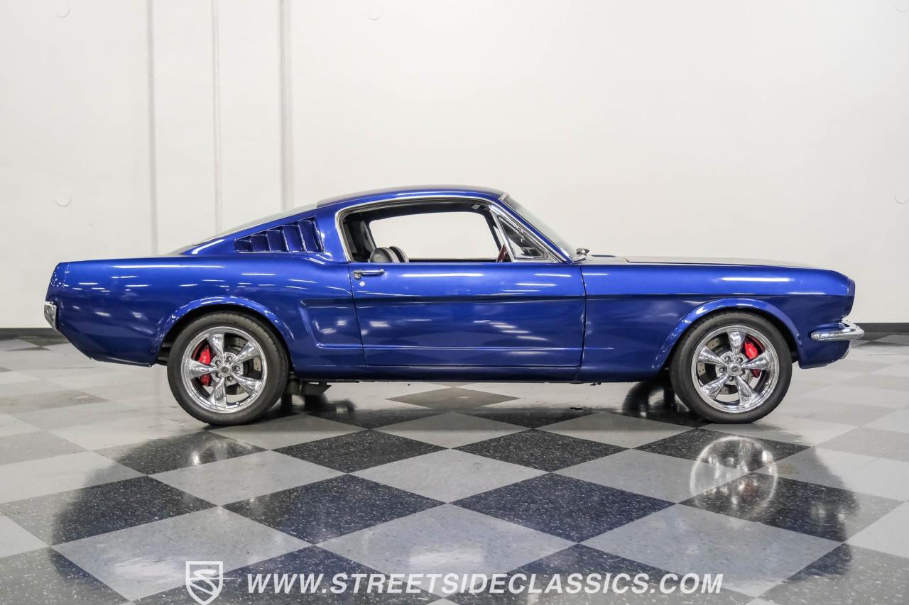 1965 Ford Mustang 2+2 Fastback Restomod