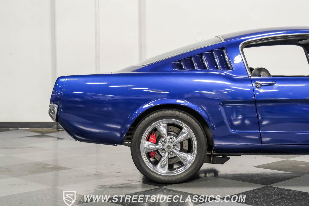 1965 Ford Mustang 2+2 Fastback Restomod