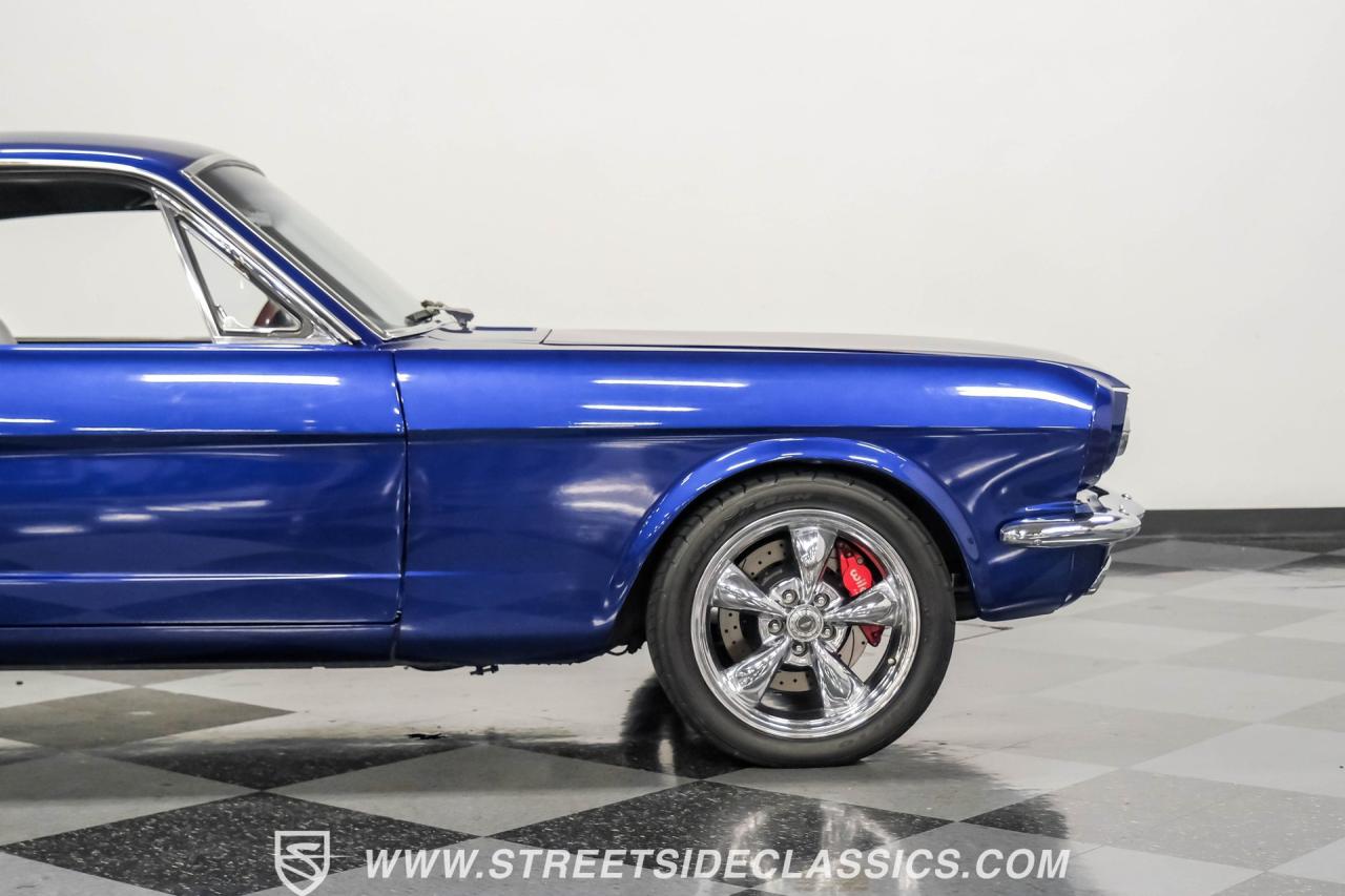 1965 Ford Mustang 2+2 Fastback Restomod