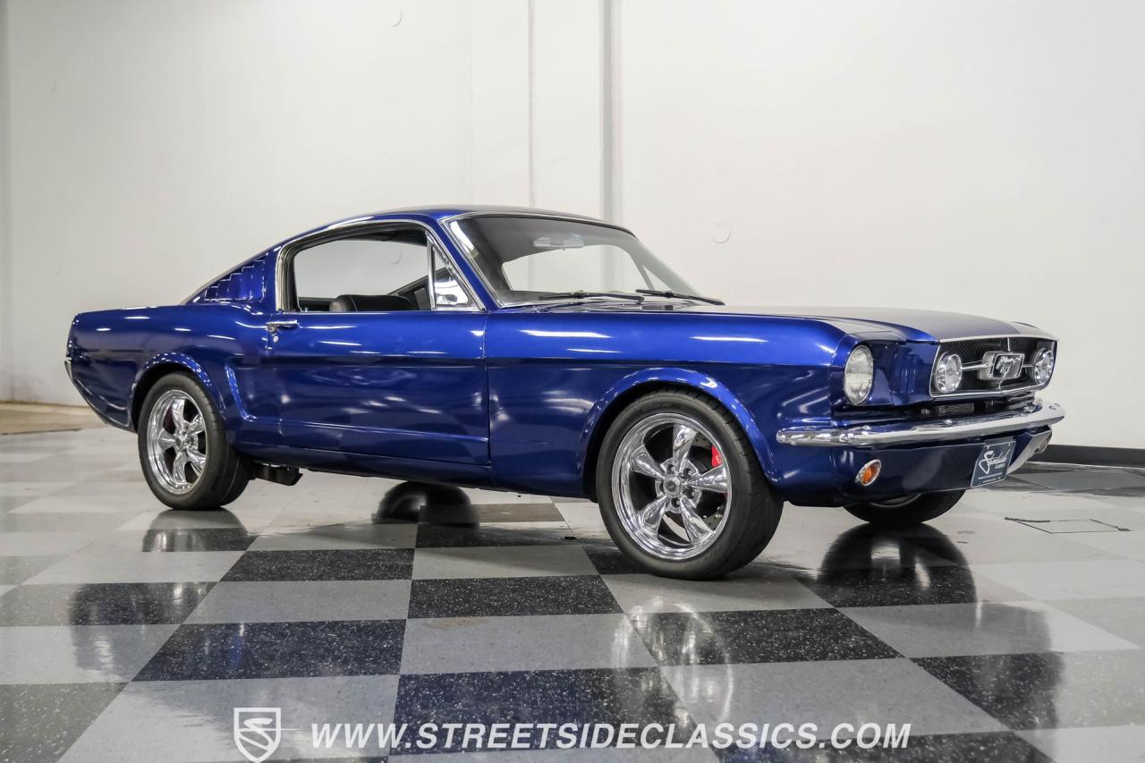 1965 Ford Mustang 2+2 Fastback Restomod