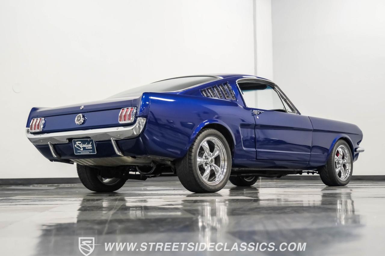 1965 Ford Mustang 2+2 Fastback Restomod